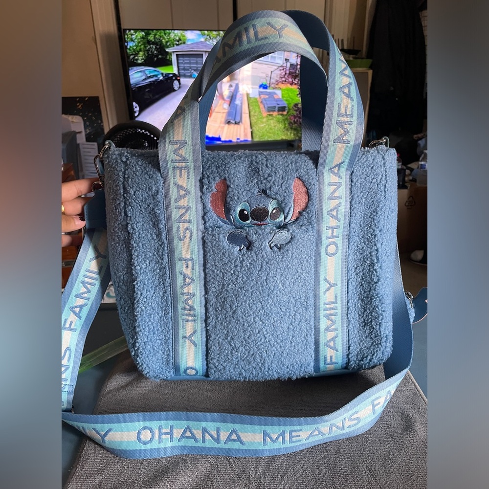 NEW Loungefly Disney Stitch Plush Sherpa Tote Bag With Coin Bag